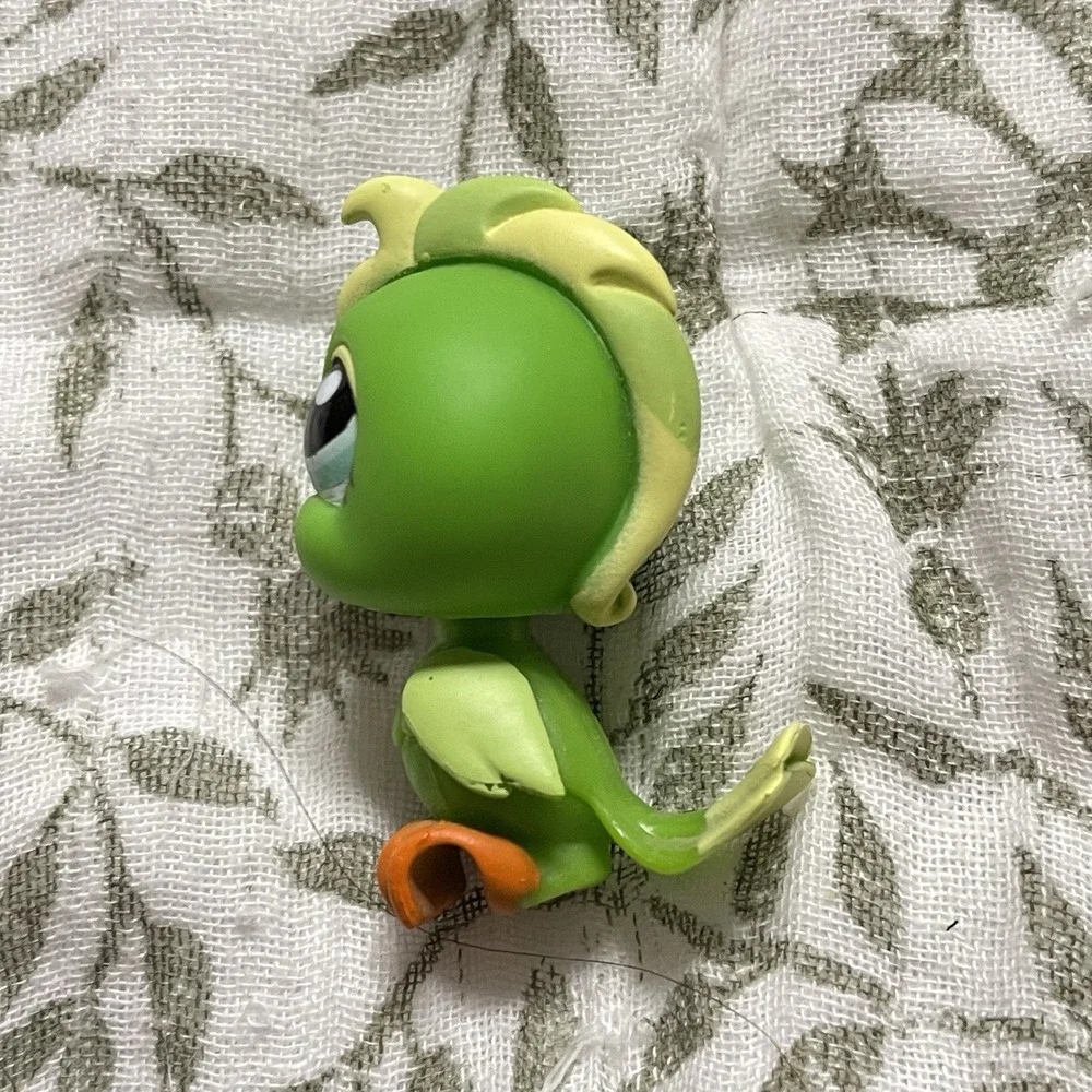 COCKATOO #1369 - Authentic Littlest Pet Shop - Hasbro LPS Green Yellow Bird‎